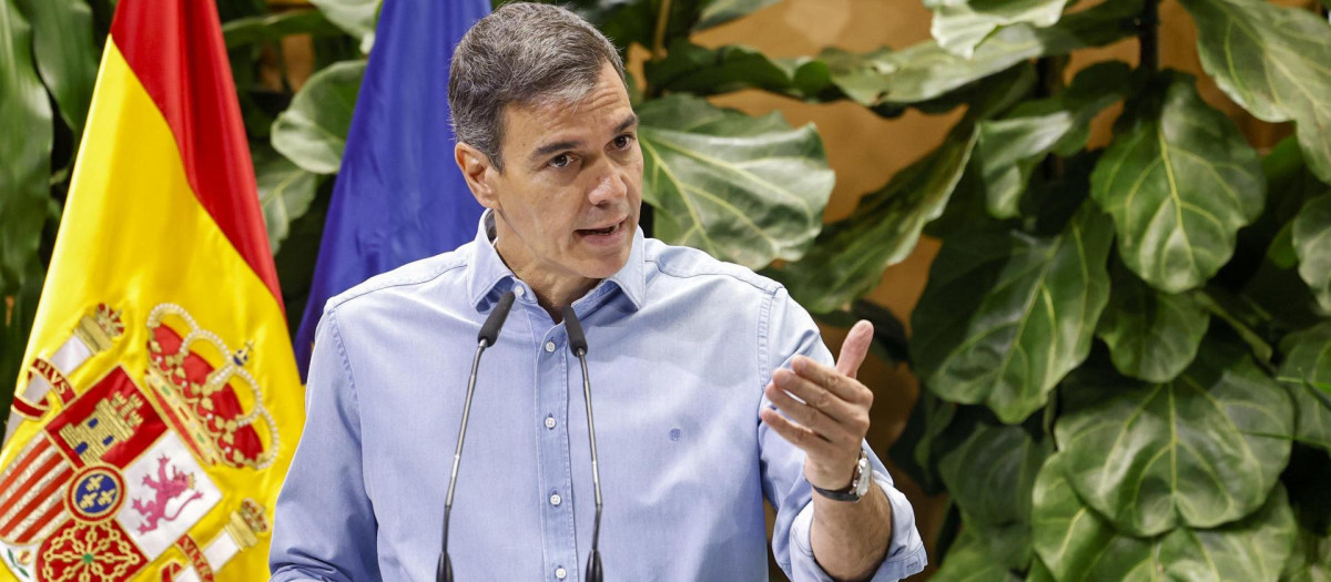 El presidente del Gobierno, Pedro Sánchez, clausura este lunes la presentación de la Red de Refugios Climáticos, en el marco del Pacto de Estado frente a la Emergencia Climática, en la sede del Ministerio para la Transición Ecológica y el Reto Demográfico en Madrid.