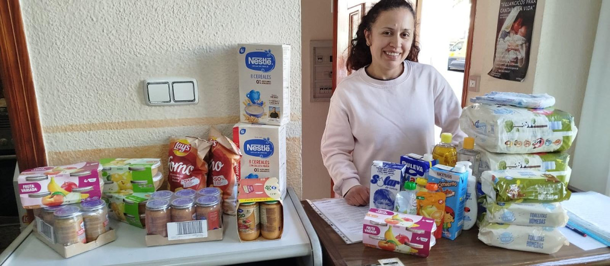 Redmadre Córdoba realiza entregas periódicas de alimentos, pañales y productos de higiene infantil a las mujeres participantes en el proyecto
