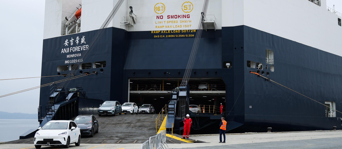 El buque de SAIC Motor durante la celebración del acto de recepción oficial e institucional del primer buque transportador de vehículos del gigante automotriz chino SAIC Motor
