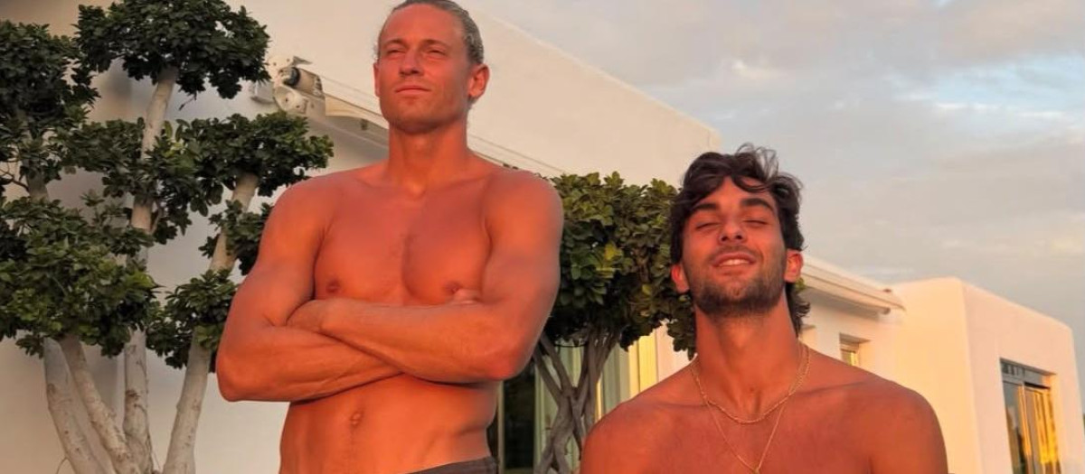Marcos Llorente y Ferran Torres en la villa en Ibiza