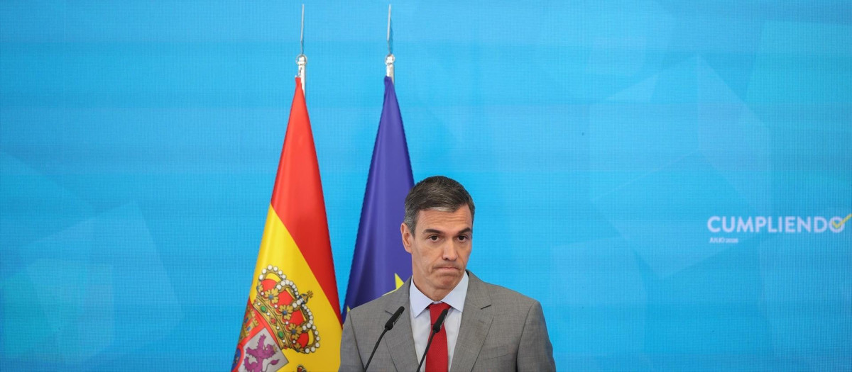 El presidente del Gobierno, Pedro Sánchez, comparece ante los medios en el Complejo de la Moncloa