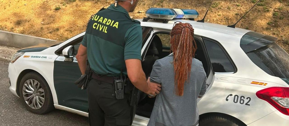 Imagen de la mujer detenida por el uso fraudulento de una tarjeta de débito