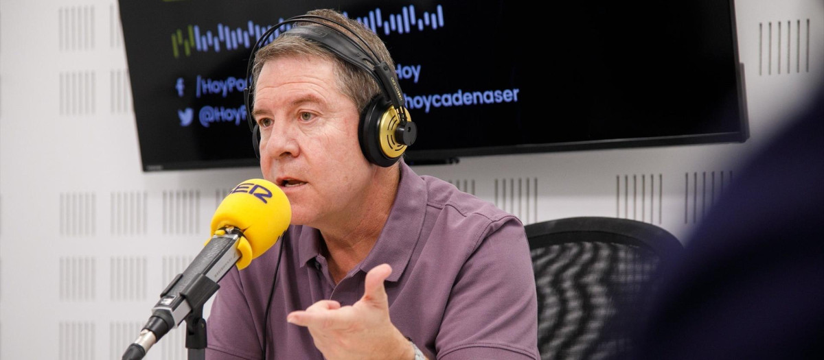 El presidente de C-LM, Emiliano García-Page, en una entrevista en la Cadena Ser