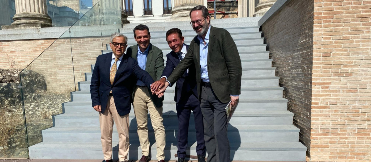 Salvador Fuentes, José María Bellido, Isidoro García-Escribano y Adolfo Molina celebran la concesión de la IGP a la joyería de Córdoba