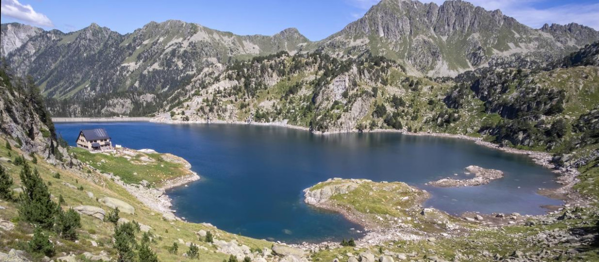 Lago y refugio de alta montaña de Colomèrs