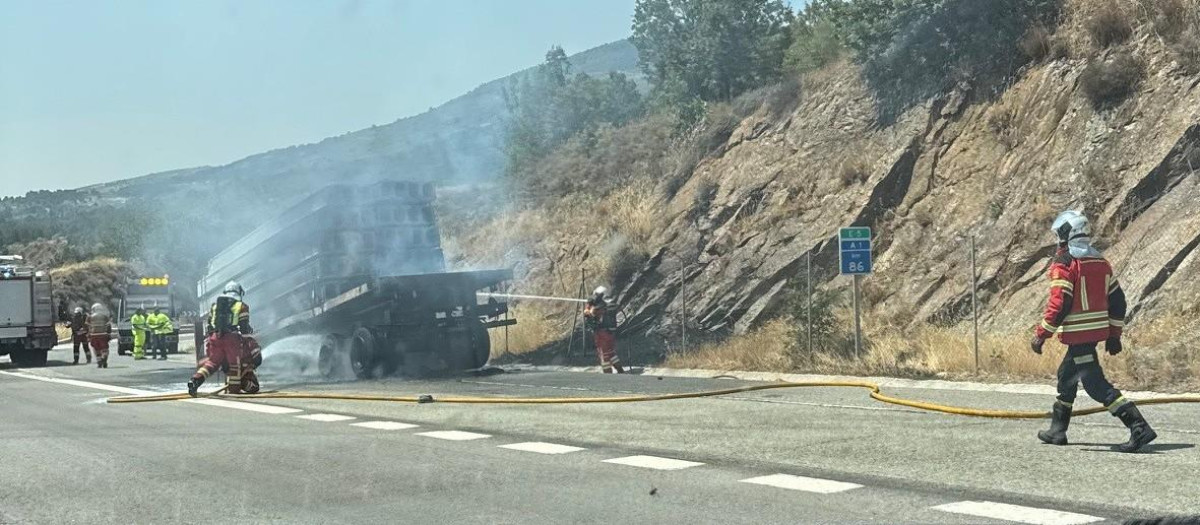 En cuestión de segundos el fuego subía ya por la ladera