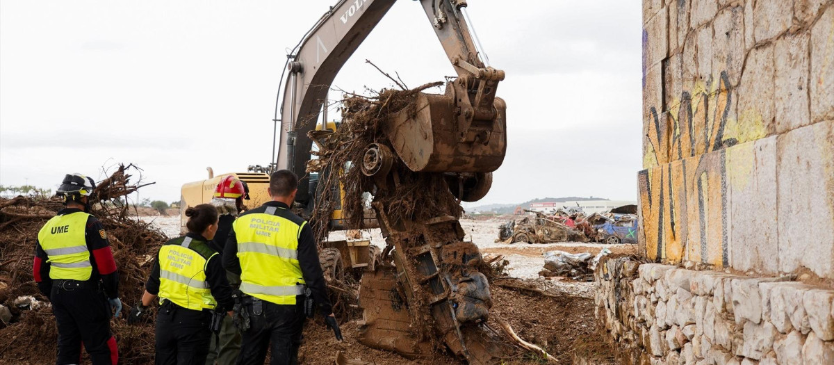 Imagen de archivo de un equipo de la UME trabajando en el barranco de Fuentecica, en Godelleta, Valencia