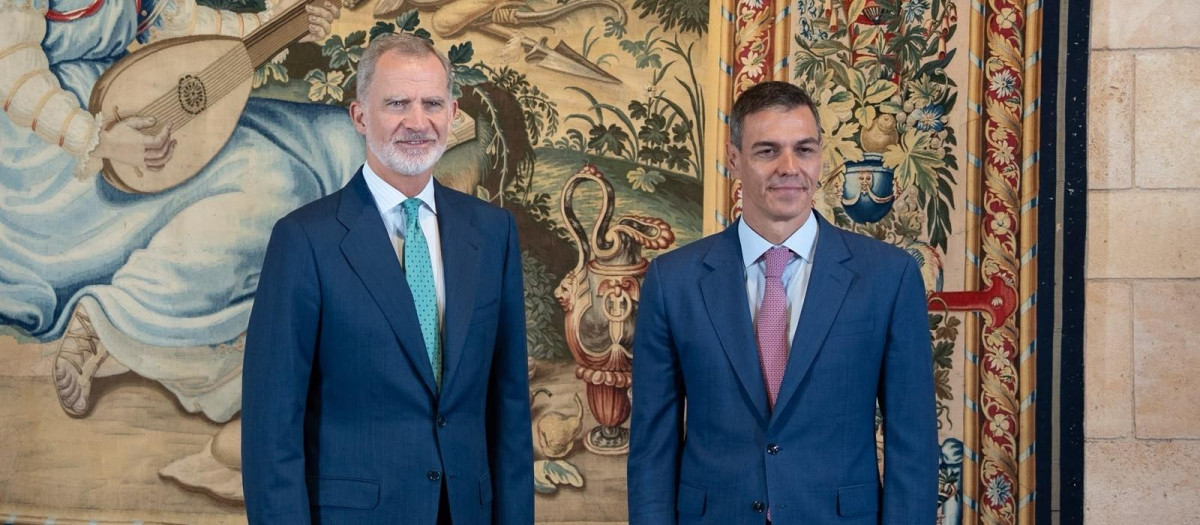 El Rey Felipe VI y el presidente del Gobierno, Pedro Sánchez, este miércoles antes de mantener el tradicional despacho de verano en el Palacio Real de la Almudaina de Palma.

J. FERNÁNDEZ ORTEGA - EUROPA PRESS
29/7/2026