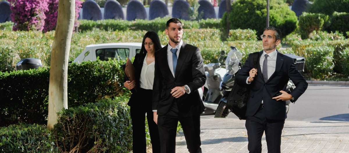 Rafa Mir a su llegada a la Audiencia Provincial de Valencia