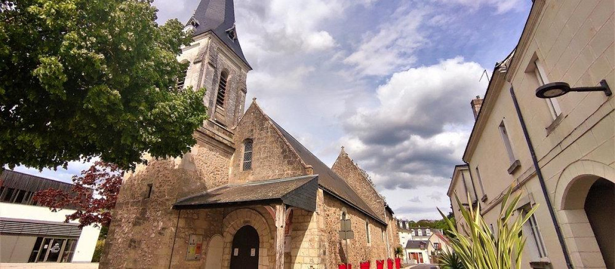 La iglesia de Saint Symphorien en Chambray-Les-Tours