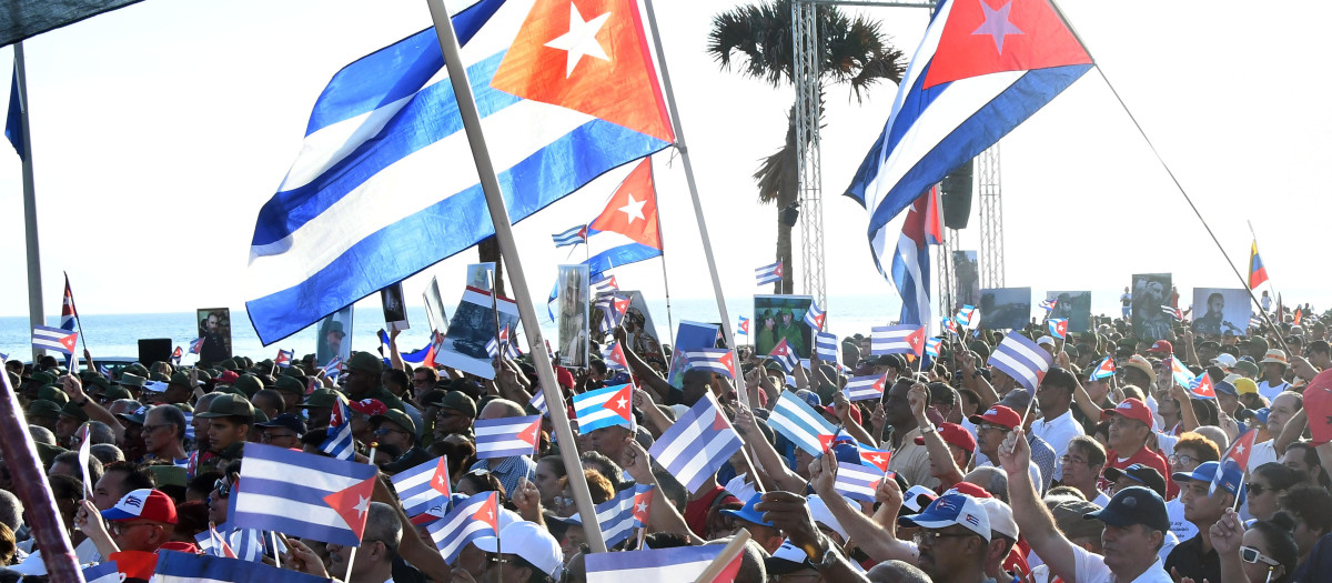 (Foto de ARCHIVO)
HAVANA, May 22, 2026  -- People wave Cuban national flags as they participate in a rally at the Anti-Imperialist Platform in Havana, capital of Cuba, on May 22, 2026. Thousands of Cubans rallied in Havana on Friday to condemn the U.S. indictment of Raul Castro and the decades-long U.S. embargo on Cuba, while expressing support for the country's revolutionary process.,Image: 1104322173, License: Rights-managed, Restrictions: , Model Release: no  , Credit line: Joaqu¨ªn Hern¨¢ndez / Xinhua News / Europa Press
Editorial licence valid only for Spain and 3 MONTHS from the date of the image, then delete it from your archive. For non-editorial and non-licensed use, please contact EUROPA PRESS.

Joaqu¨ªn Hern¨¢ndez / Xinhua News / Europa Press / ContactoPhoto
22/5/2026