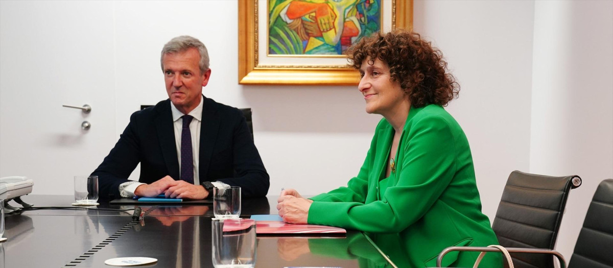 El presidente de la Xunta de Galicia, Alfonso Rueda, se reúne con la alcaldesa de Santiago de Compostela, Goretti Sanmartín