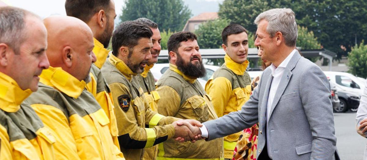 Alfonso Rueda en su visita al Centro de Coordinación Central de Defensa contra los Incendios Forestales