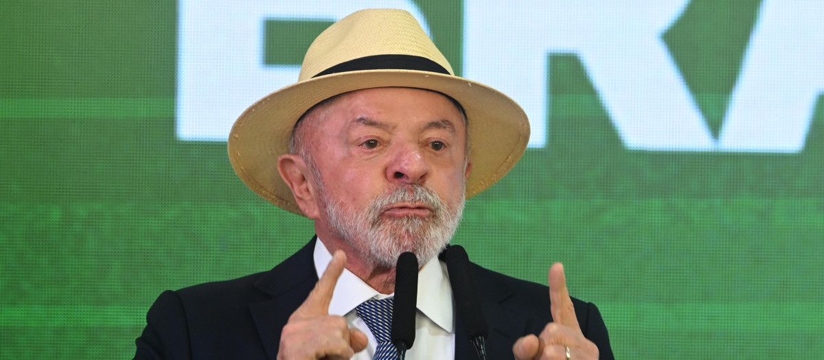 (Foto de ARCHIVO)
BRASILIA, July 23, 2026  -- Brazilian President Luiz Inacio Lula da Silva attends the signing ceremony for the bill allocating funds to credit lines in Brasilia, Brazil, July 22, 2026. Lula on Wednesday announced 18.5 billion reais (3.65 billion U.S. dollars) in new credit lines for companies affected by the U.S. additional 25-percent tariff on Brazilian products.
   Lula said that his government would continue negotiations with the United States, while seeking new markets to expand exports, and that Brazil would focus on expanding its presence in other international markets.

Europa Press/Contacto/Lucio Tavora
22/7/2026