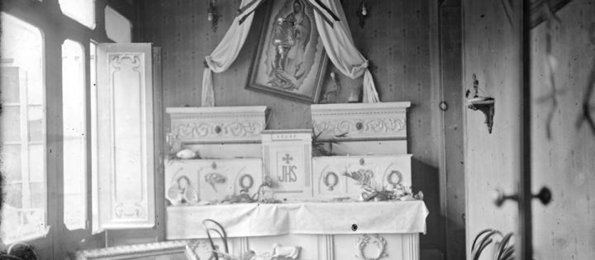 Una capilla particular descubierta por la policía durante la persecución religiosa en México.