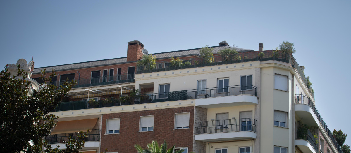 Fachada del ático en el barrio de Chamberí adquirido por la Comunidad de Madrid
