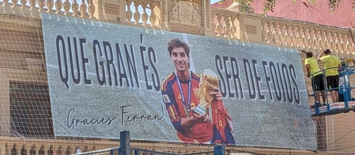 Imagen de la pancarta "Que grande es ser de Foios. ¡Gracias, Ferran!"

REMITIDA / HANDOUT por AYUNTAMIENTO DE FOIOS
Fotografía remitida a medios de comunicación exclusivamente para ilustrar la noticia a la que hace referencia la imagen, y citando la procedencia de la imagen en la firma
31/7/2026