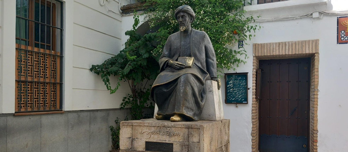 Estatua de Maimónides vandalizada