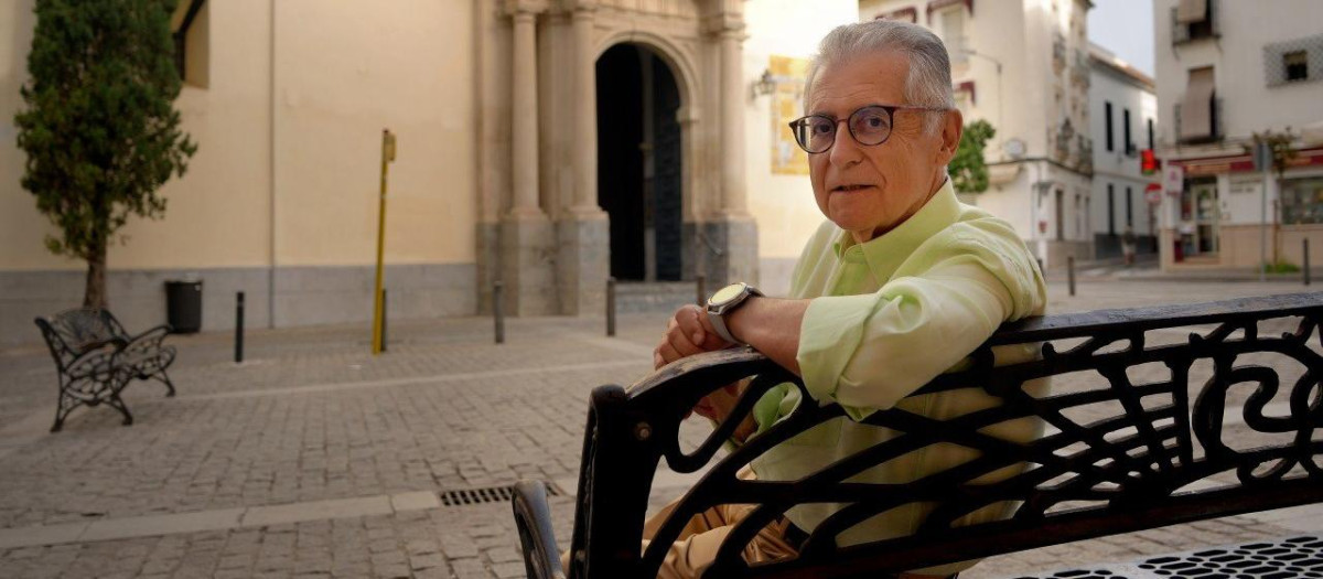 El doctor Bernabé Galán, en la plaza de la Trinidad