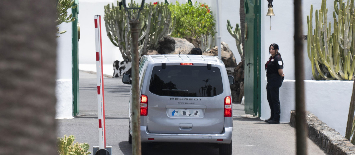 El presidente del Gobierno, Pedro Sánchez, ha iniciado este sábado sus vacaciones de verano en Lanzarote