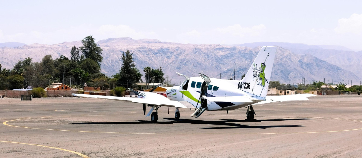 Una avioneta en Nazca, Peru