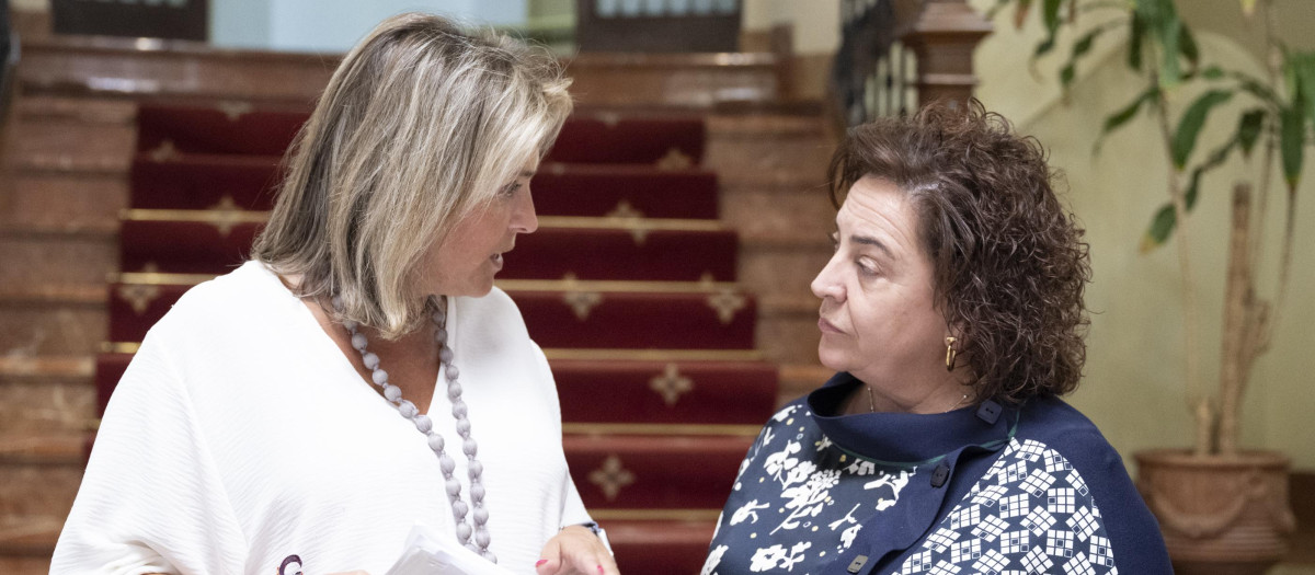 Imagen de la presidenta de la Diputación de Castellón, Marta Barrachina, con la diputada provincial de Bienestar Social, Marisa Torlà.