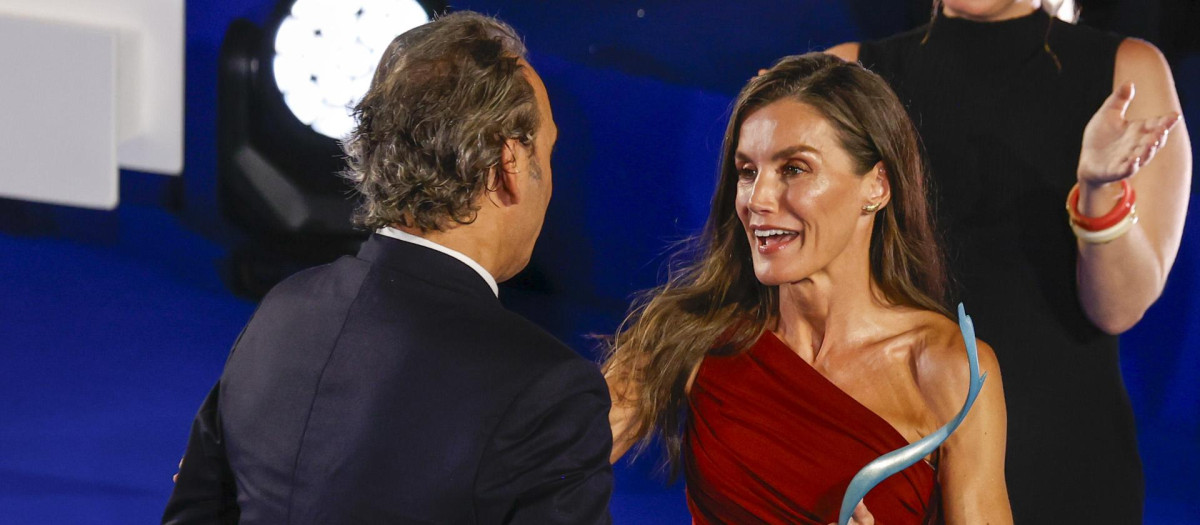 La Reina entrega en Palma el premio Master of Cinema al compositor francés Alexandre Desplat