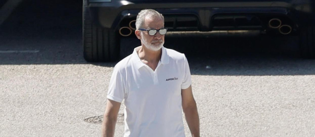 El Rey, este lunes en Porto Pi, Palma, donde ha embarcado en el velero 'Hispania' de la Armada