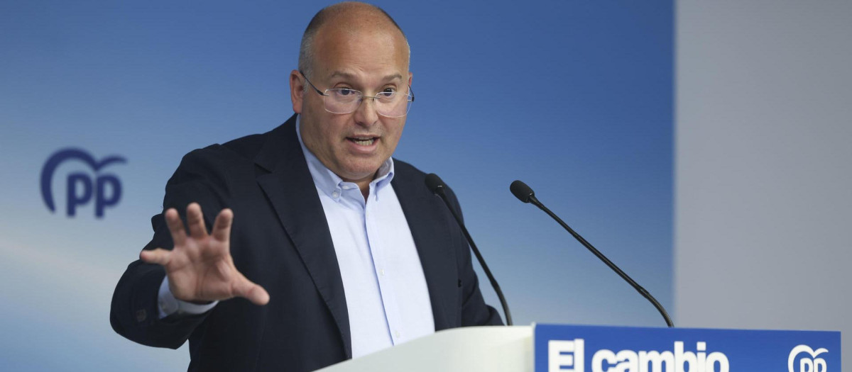 El secretario general del PP, Miguel Tellado, durante la rueda de prensa