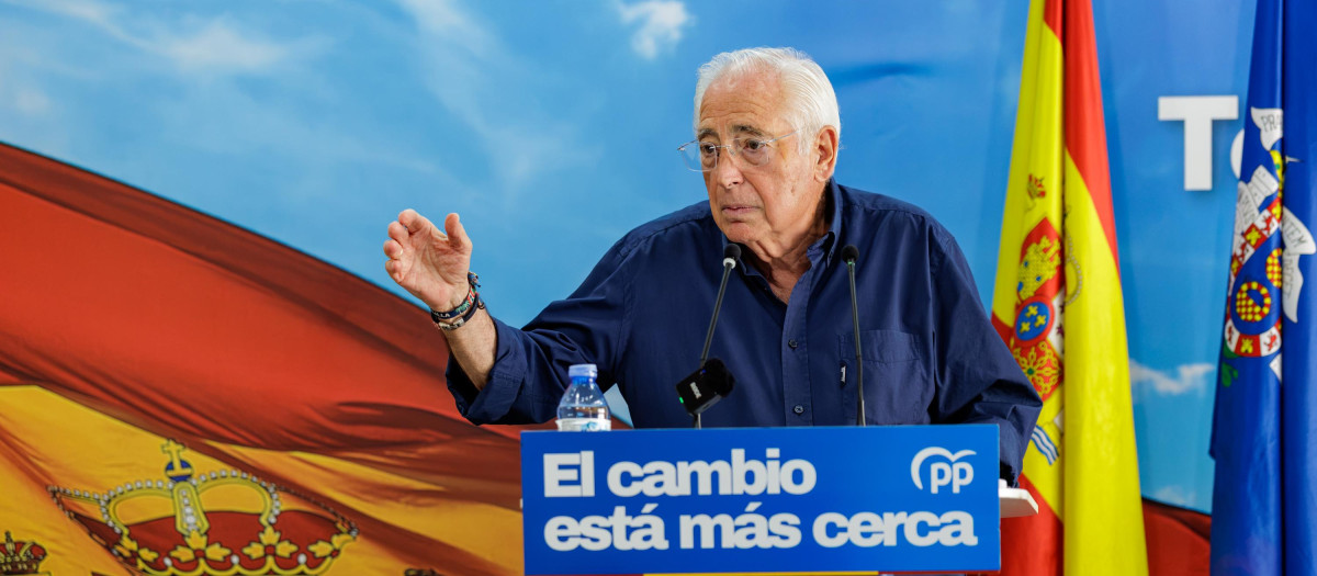 El presidente de Melilla, Juan José Imbroda (PP), en una rueda de prensa, este lunes en Melilla