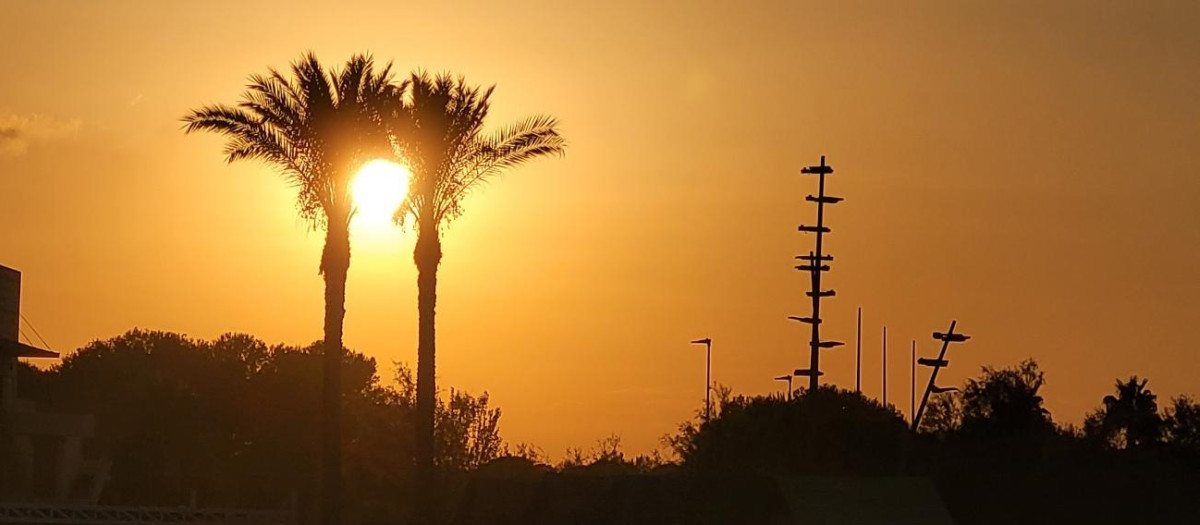 Vistas del atardecer desde el Planetario del Grao de Castellón, uno de los puntos oficiales para observar el eclipse solar