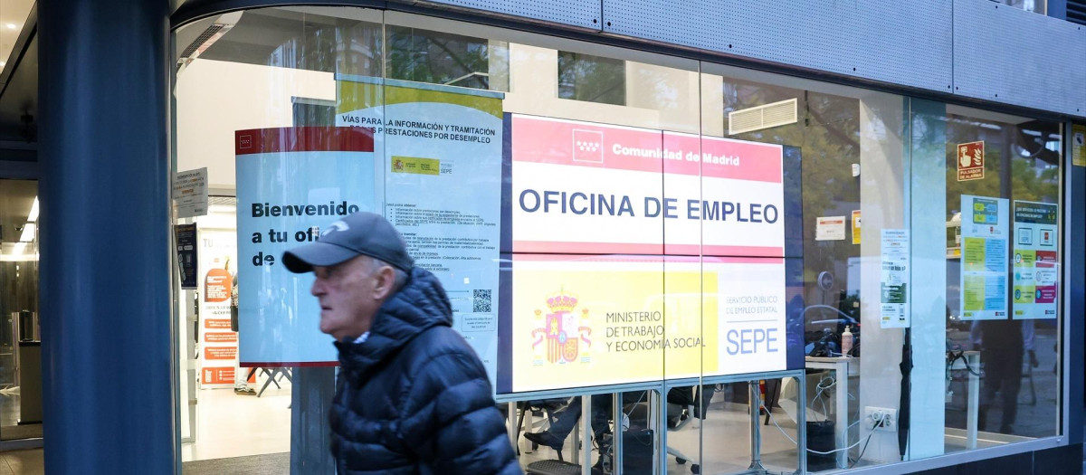 Fachada de una oficina del SEPE en Madrid.