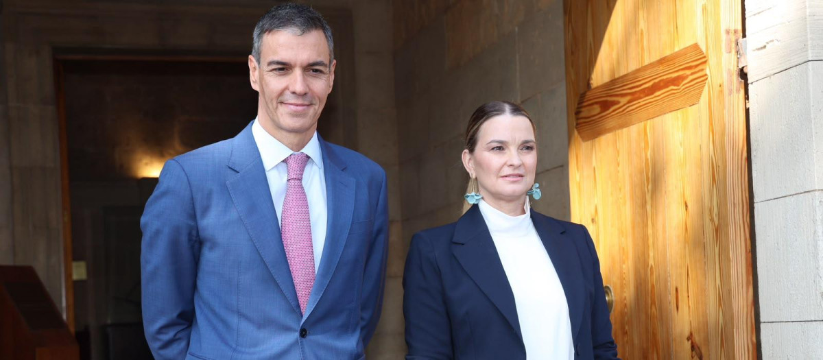 Pedro Sánchez y Marga Prohens en el Consolat de Mar la semana pasada en el Consolat de Mar