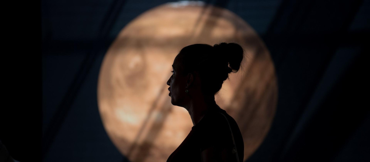 (Foto de ARCHIVO)
Planetario de Madrid del Parque Tierno Galván, a 28 de julio de 2026, en Madrid (España).  Este espacio municipal está desarrollando programación especial con motivo del primero de los tres eclipses solares que podrán observarse en España entre 2026 y 2028.

Fernando Sánchez / Europa Press
28 JULIO 2026;ALMEIDA;MADRID;PLANETARIO
28/7/2026