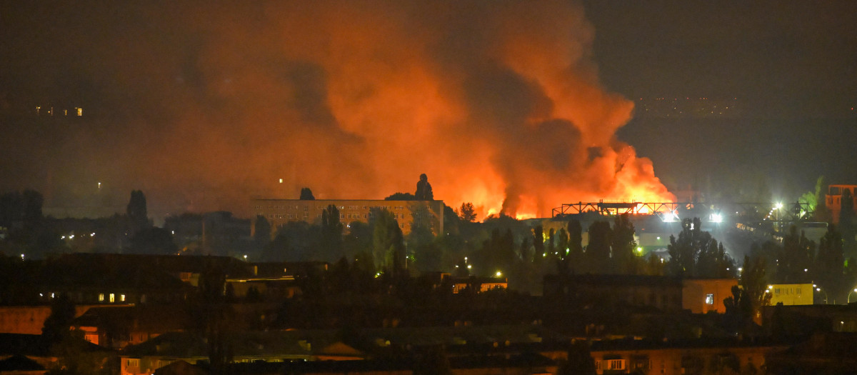 Una oleada de bombardeos rusos provoca incendios en la región de Kiev el 5 de agosto de 2026