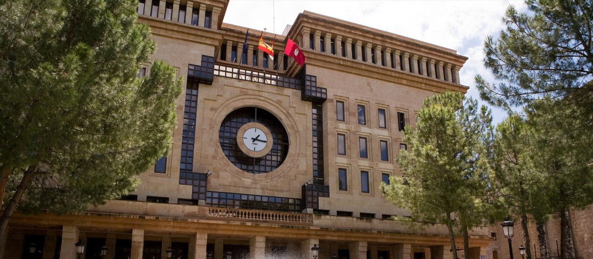 (Foto de ARCHIVO)
Fachada del Ayuntamiento de Albacete.

REMITIDA / HANDOUT por AYUNTAMIENTO
Fotografía remitida a medios de comunicación exclusivamente para ilustrar la noticia a la que hace referencia la imagen, y citando la procedencia de la imagen en la firma
02/7/2026