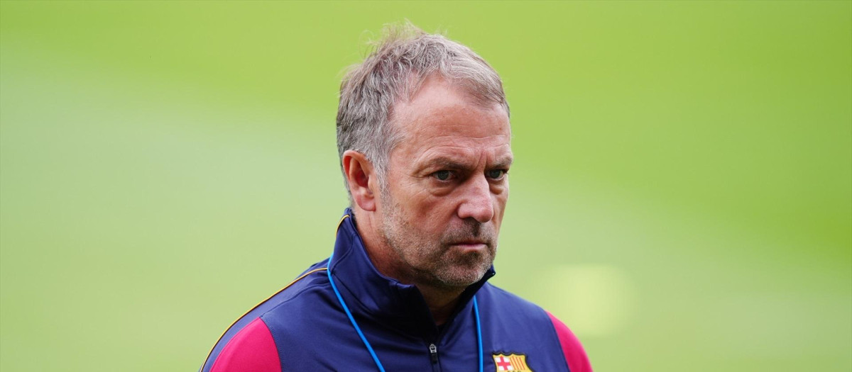 (Foto de ARCHIVO)
30 July 2026, United Kingdom, Burton-On-Trent: Barcelona's manager Hansi Flick watches over a training session at St. George's Park. The Spanish club is utilizing the English national football center for its pre-season training camp. Photo: David Davies/PA Wire/dpa

30/7/2026 ONLY FOR USE IN SPAIN