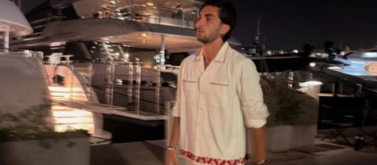 Ferran Torres con la camisa Cherry Lane de popelín, de la marca Bode