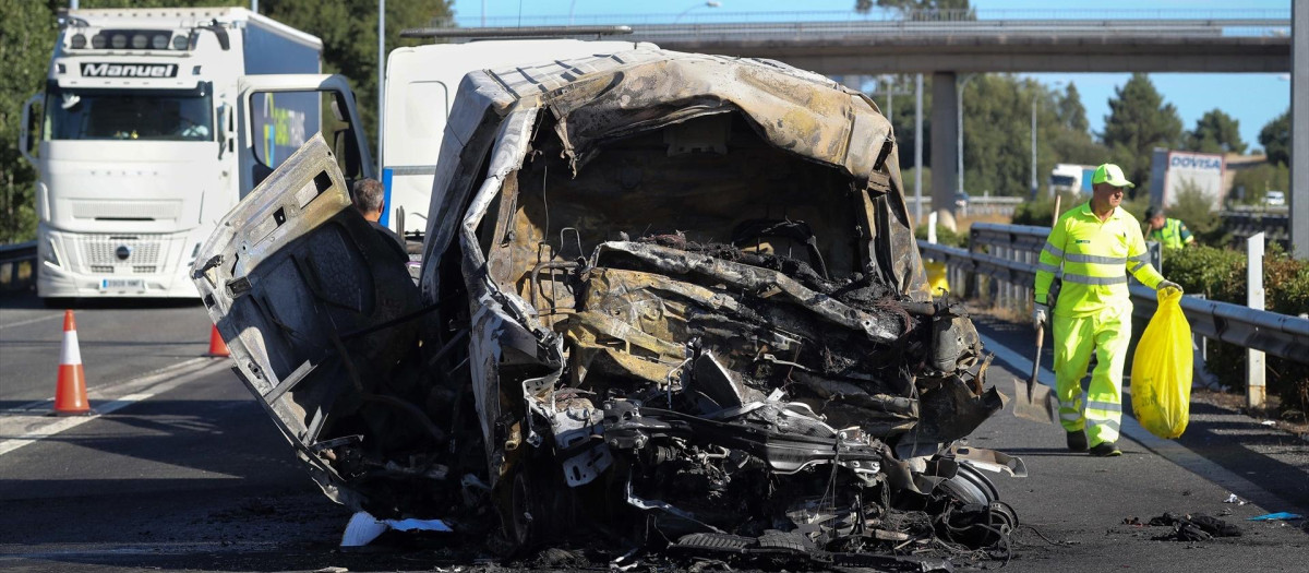 Dos fallecidos al colisionar una furgoneta y un camión de mantenimiento de carreteras en la A-6, a su paso por Lugo.

CARLOS CASTRO - EUROPA PRESS
05/8/2026