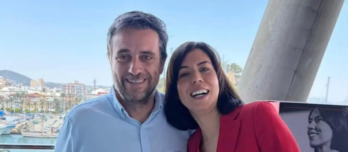 El director de Comunicación del Ministerio de Transportes, Pere Rostoll, junto a la secretaria general del PSPV, Diana Morant