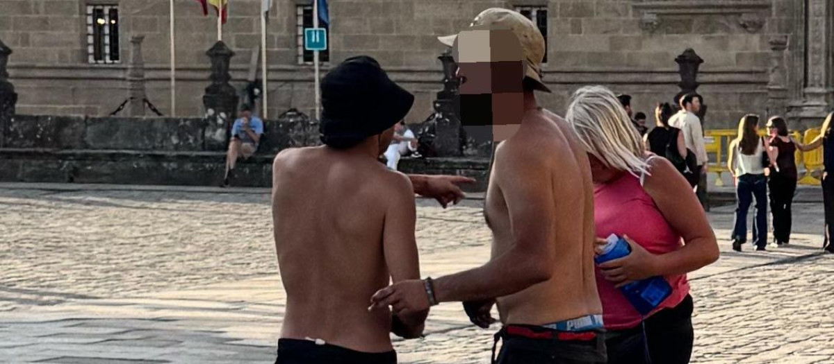 Peregrinos en la plaza de Obradoiro