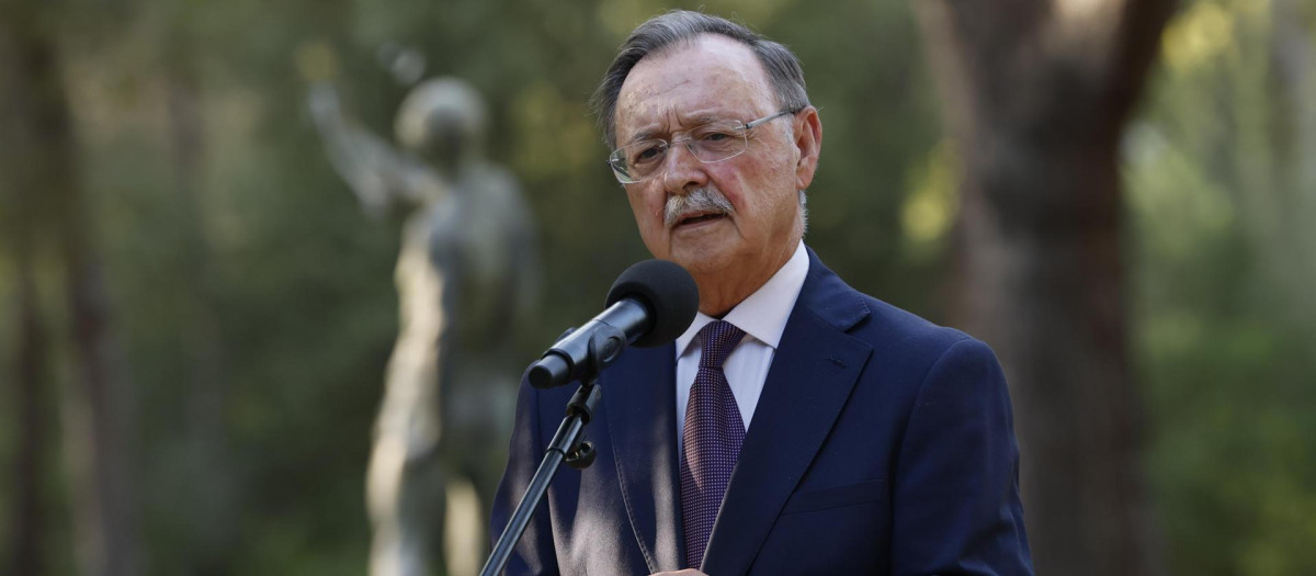 El presidente de Ceuta, Juan Jesús Vivas, durante su comparecencia en el Palacio de Marivent en Palma de Mallorca