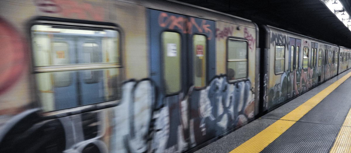 Imagen de archivo de un grafiti en un vagón de metro