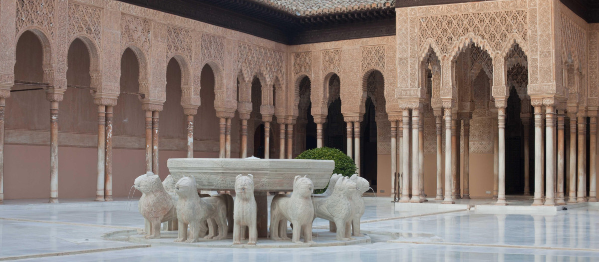 Patio de los Leones en la Alhambra de Granada