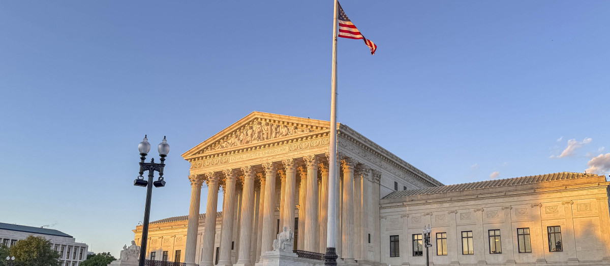 May 28, 2026, Washington, District Of Columbia, USA: Setting sun sunlight strikes the newly restored U.S. Supreme Court building. (Credit Image: © Sue Dorfman/ZUMA Press Wire)