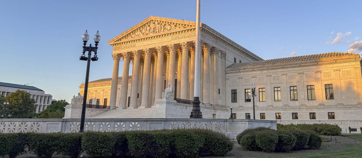 May 28, 2026, Washington, District Of Columbia, USA: Setting sun sunlight strikes the newly restored U.S. Supreme Court building. (Credit Image: © Sue Dorfman/ZUMA Press Wire)