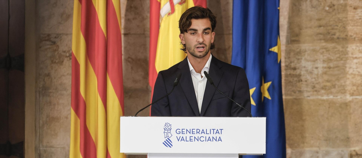 El campeón del mundo de fútbol, Ferran Torres, en el Palau de la Generalitat