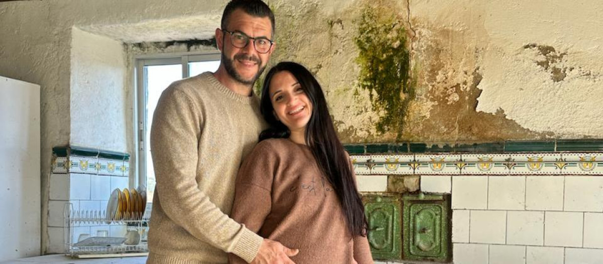 Aurora y su marido en una de las casas que van a reformar
