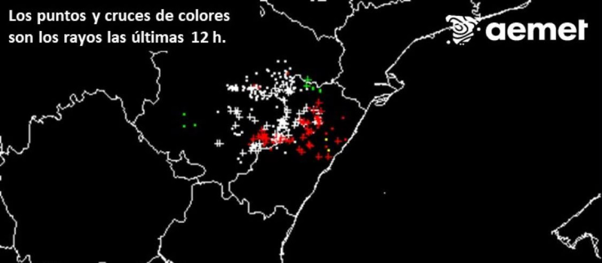 Mapa de las descargas de rayos durante la tarde del viernes que propiciaron el incendio en el interior de Castellón