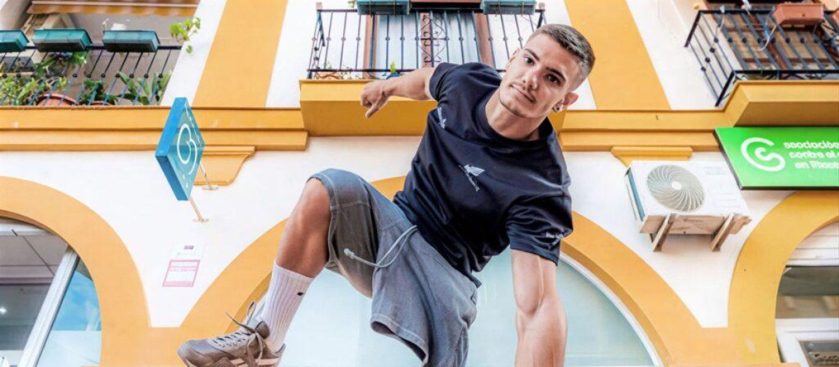 Rubén Roldán, oriundo de Rincón de la Victoria, muestra sus habilidades físicas envidiables